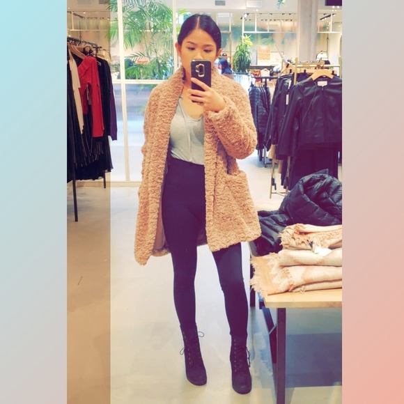 Meet your Posher, Janela anne - Picture 1 of 1